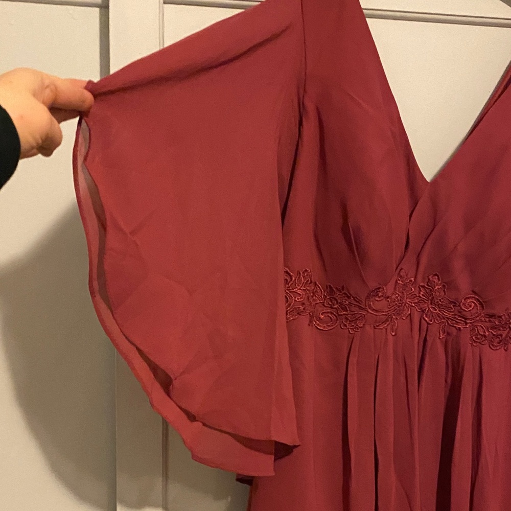 Elegant Mauve V-Neck Prom Dress with Flutter Sleeves - Picture 3 of 8
